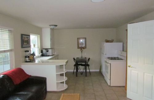 Old Mountain View House | Fairmont Ave 1Br/1Ba, Great Family Neighborhood