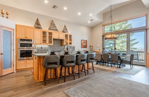Mammoth Lakes House | Fall Availability! Fantastic Mountain Townhome with Shared Hot Tub, Pool Table and Mountain Views!