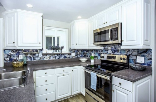Central Mission Beach House | FALLing for Taylor'sTownhome ON THE BAY+ac+parking