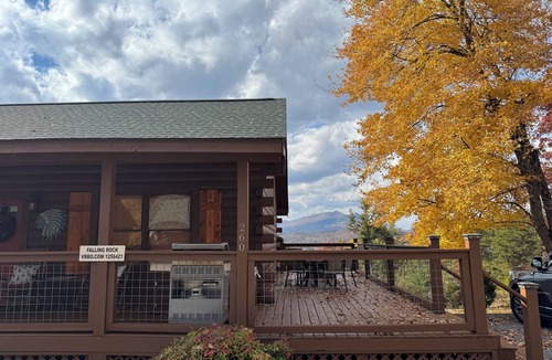 Pigeon Forge Cabin | Falling Rock-Walk to the Parkway- Hot Tub - Gas Fire Table - Community Pool
