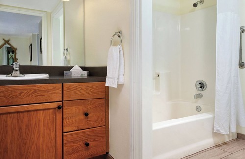 Angels Camp Resort | Family-Friendly Condo w/Private Balcony, Fireplace, Full Kitchen & Resort Pool