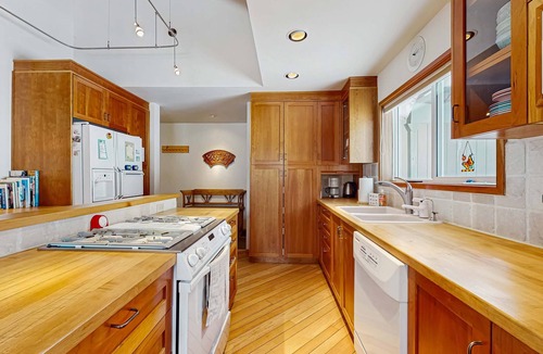 Upper Kingsbury House | Family-friendly home with mountain views, pool table, fireplace, & spacious deck