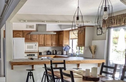 Oakhurst House | Family Friendly Retreat 35 min to Yosemite Hot Tub + Fire Pit Pets Welcome