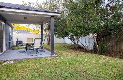 Westside House | ~Family Frolic Sleeps 14 High Chair & Extra Beds~