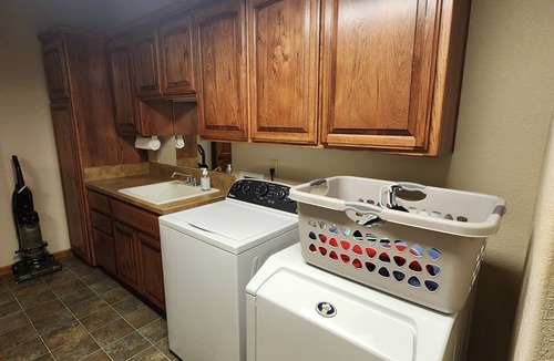 Redmond House | Family fun in Eagle Crest 6 Bedrooms, sleeps 15. Hot tub, forever views, privacy