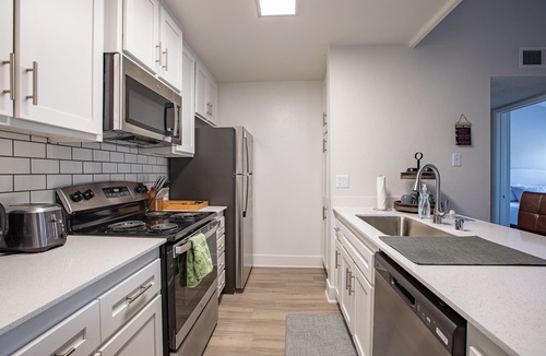 Ivey Ranch - Rancho Del Oro Apartment | Family home in Oceanside Large 2Bed2Bath King & two Queen beds POOL & play areas