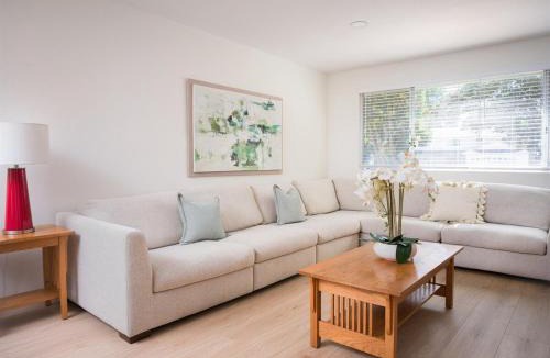 Simi Valley House | Family Home, Pool, Pong, Nintendo