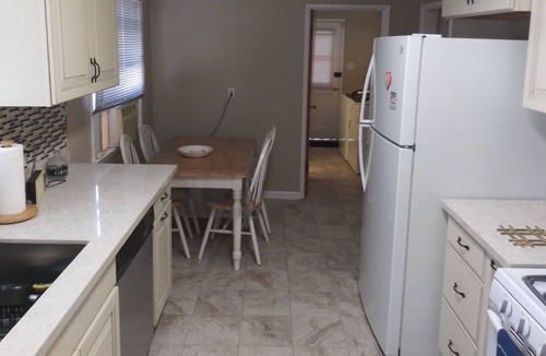Downey House | Family sized house in nice neighborhood centrally located to Los Angeles Sites