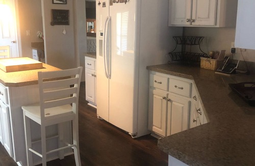 Red Bluff House | Farmstay in peaceful setting just outside of town.