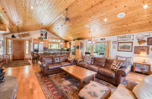 Tahoe Vista House | Fawn View- Spacious 5 BR - Pool Table-Close to Lake