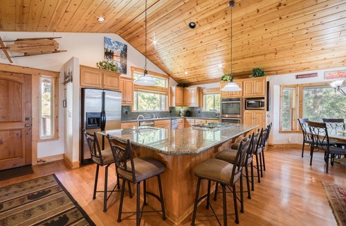 Tahoe Vista House | Fawn View- Spacious 5 BR - Pool Table-Close to Lake