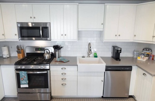 Grandview House | FIFA World Cup - UPDATED 1BR *HOUSE* in GLENDALE with PRIVATE FENCED YARD (p55)