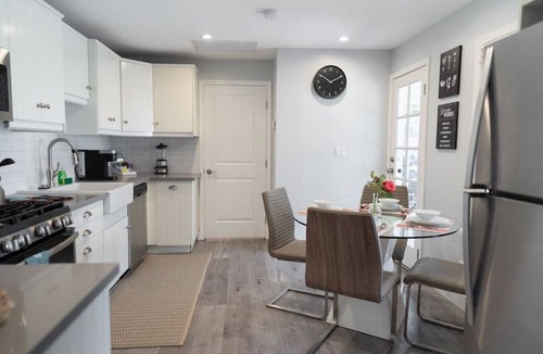 Grandview House | FIFA World Cup - UPDATED 1BR *HOUSE* in GLENDALE with PRIVATE FENCED YARD (p55)