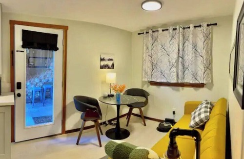 Guerneville House | Find Your Refuge in Wine Country's Sweet Spot. Walk to Bars/Restaurants & River