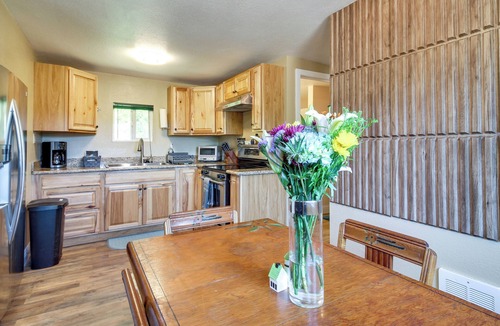 Coos Bay Cabin | Fish On-Site & Explore Coos Bay! Creekfront Cabin