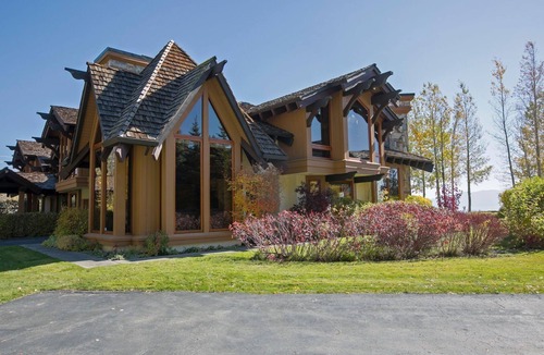 Tahoe Pines House | Fleur Du Lac 18 By Tahoe Getaways - Lakefront Monthly Rental with Pool, Tennis, Gym, Boat Slip