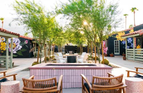 Uptown Design District Hotel | Fleur Noire Hotel - 21 and Over