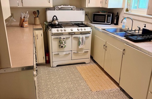 Arcata House | Flower House - Pet Friendly - Redwood Forest Nearby