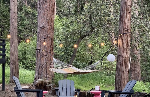 Idyllwild Cabin | Forest Cabin Deck Fire-pit Clawfoot Tub!