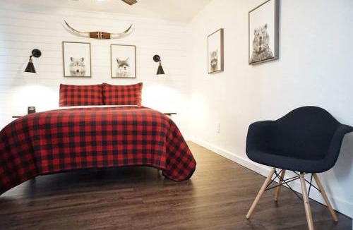 West Village House | Fox Den- Pet Friendly Suite In Shaver Lake