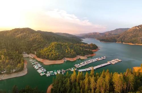 O'Brien House | Foxfell At Shasta Lake, A Pet-Friendly Vacation Home and 4-Acre Lake Retreat with Stunning 360 Nature Views