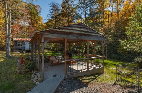 Cherokee House | Foxwood Retreat, just minutes from Harrah's Casino in downtown Cherokee