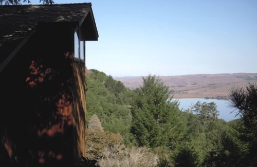 Point Reyes Station House | Frank's Place: Classic Inverness Home with Bay Views, Hot Tub