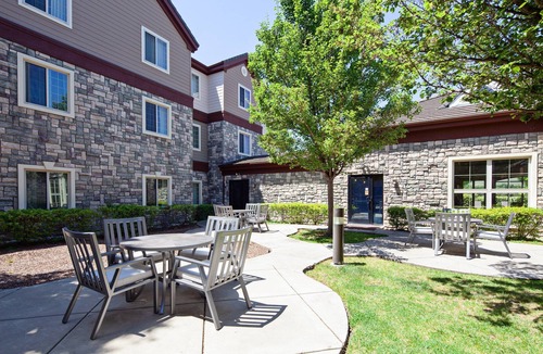 Fairfield Condo | Free Breakfast. Pool & Hot Tub. King Suite at Staybridge!