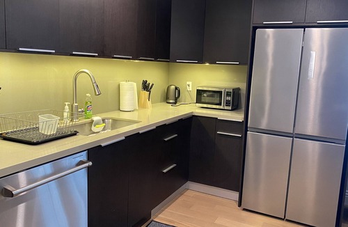 Wilshire Center Apartment | Free indoor Parking in Downtown Los Angeles.