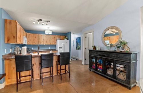 Moab South Valley House | Fresh, luxurious 4-BR home! Fenced yard with BBQ, Community Pool & Hot Tub