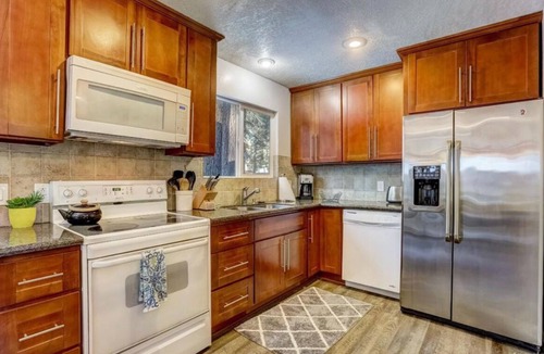 Al Tahoe Cabin | Freshly remodeled lake house in the heart of Tahoe