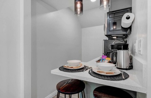Alhambra Condo | Freshly Updated Studio in Alhambra + EV Charger