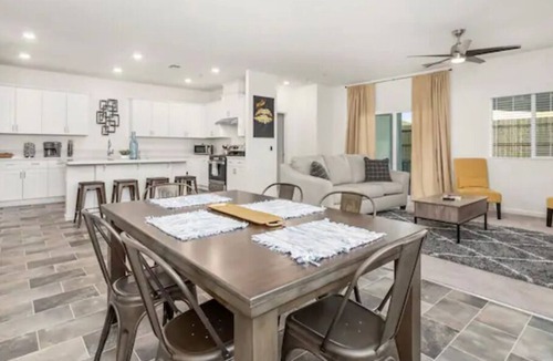 Roosevelt House | Fresno House| New-Build| 2 Car Garage| 3 Bed/2 Bath