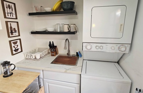 Rolando Park Apartment | Fully Equipped San Diego Studio with Outdoor Space - Pet friendly with parking