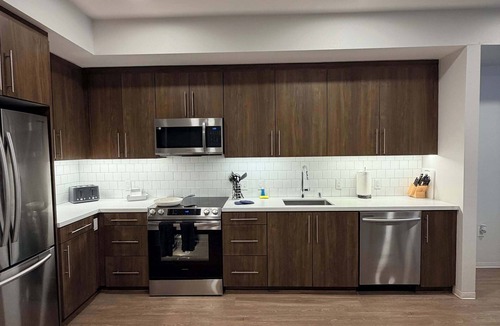 Pacific Terrace Apartment | Fully Furnished 1BR Downtown w/Wi-Fi Parking