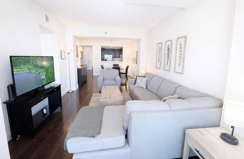 Westwood Apartment | Fully Furnished 2BR/2BA on Wilshire Blvd - AC, Gym Access, Ideal for Relocation