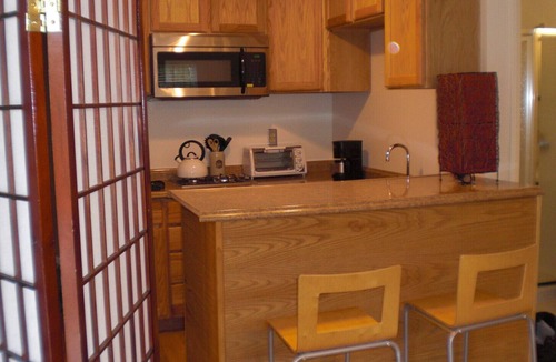 Los Feliz Apartment | Fully Furnished Studio w/garden + private W/D