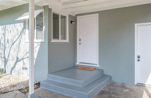 Fresno House | Fully Refurbished Home for up to 9 Visitors