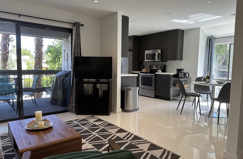 Palm Springs Condo | Fully Renovated 2-Bed 2-Bath at Resort Style Palm Canyon Villas