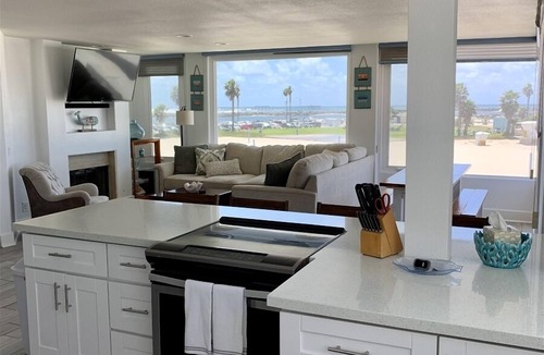 South Mission Beach House | Fun in the Sun Penthouse! Perfect Panoramic Ocean Views on the Famous Mission