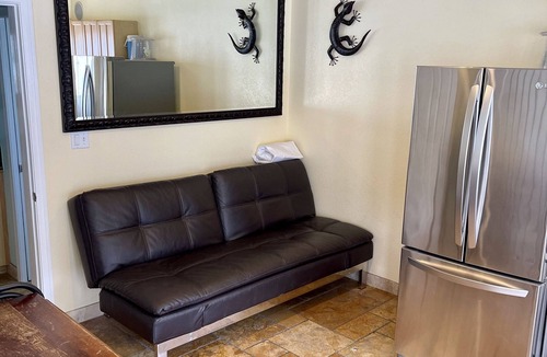 Avalon Villa | Fun Vibe in town Very CleanBestReviews1stBlock, Balconies, kayaks, SUP’s, chairs