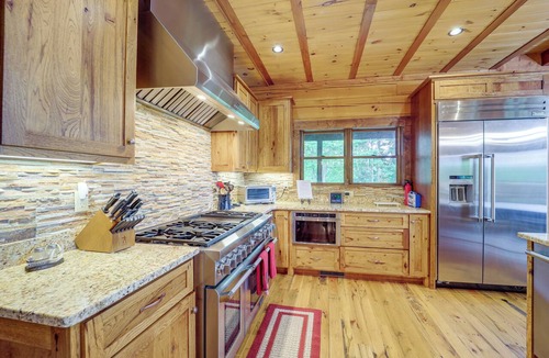 Spruce Pine Cabin | Game Room + Deck: Spacious Spruce Pine Retreat!