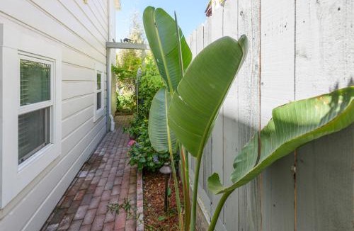 West Alameda House | Garden Level Flat in 1885 Queen Anne Victorian Cottage in Alameda