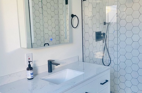 Mar Vista House | Garden View Private Bedroom With Own Bathroom