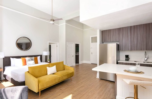Gaslamp Quarter Apartment | Gaslamp Loft Escape | Sleeps 7 in Style