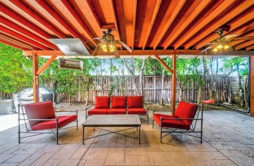 Tarzana House | Gated 5BR Villa on Private Street - Great Location