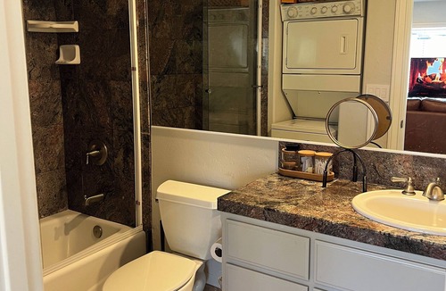 Midtown Sacramento Apartment | Gated Full loft apartment located in the heart of MIDTOWN!