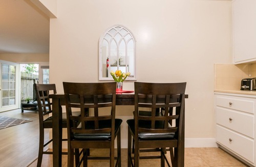 Downtown North Apartment | "Gem “ in Downtown Palo Alto Stanford
