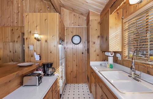 Upper Moonridge Cabin | Gingerbread Crossing by Destination Big Bear : Supreme Setting from this Woodsy 3 Bedroom Single Story Cabin! Spa!