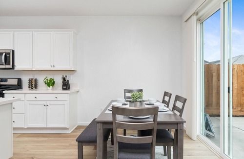 Raisin House | Glamorous Lifestyle Modern Home /Close To Airport